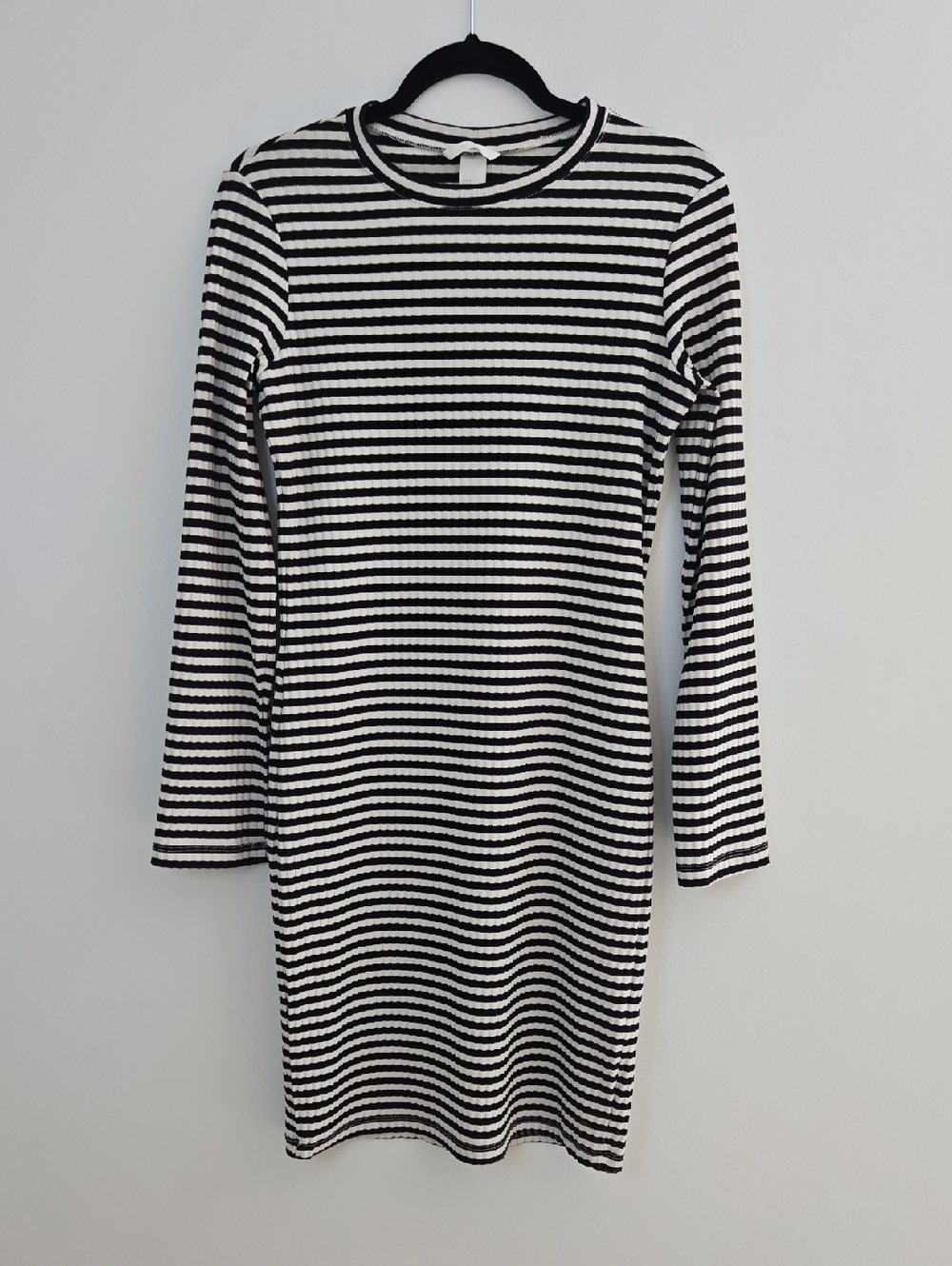H&M Black and White Striped Long Sleeve Knit Dress